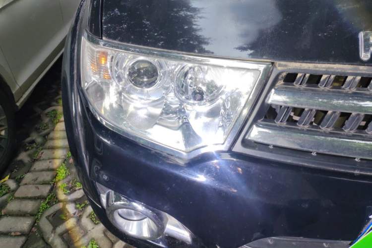 Used Mitsubishi Pajero Sport 2013 3.0L Automatic 4x4 Executive Edition Right Front Headlight