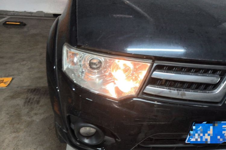 Used Mitsubishi Pajero Sport 2013 3.0L Automatic Two-Wheel Drive Luxury Edition Right Front Headlight