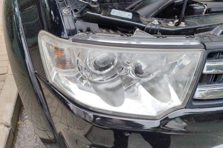Used Mitsubishi Pajero Sport 2013 3.0L Automatic Two-Wheel Drive Luxury Edition Right Front Headlight