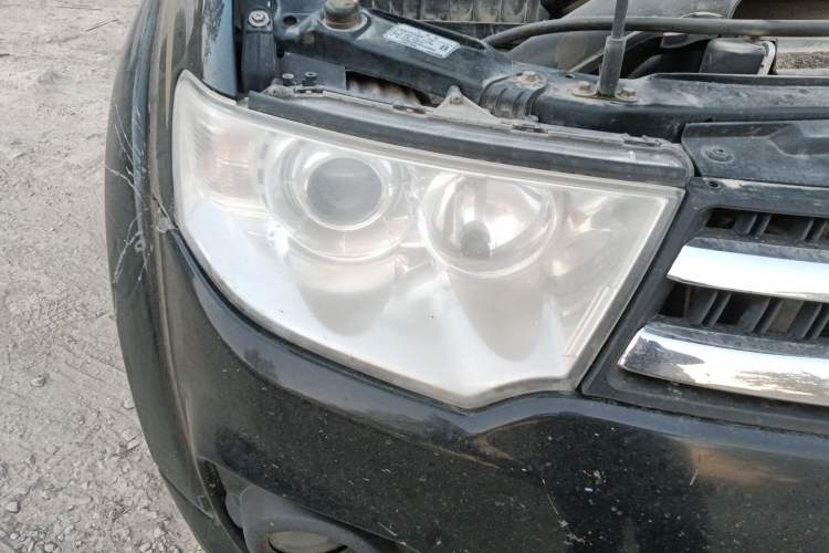Used Mitsubishi Pajero Sport 2013 3.0L Automatic Two-Wheel Drive Luxury Edition Right Front Headlight