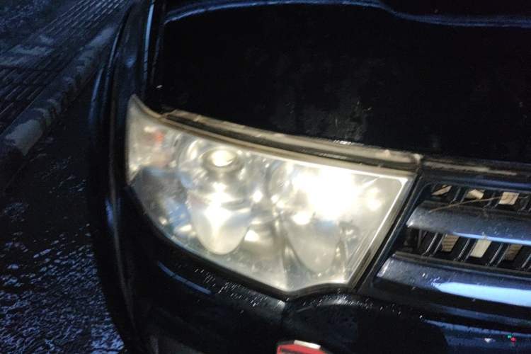 Used Mitsubishi Pajero Sport 2013 3.0L Automatic Two-Wheel Drive Luxury Edition Right Front Headlight