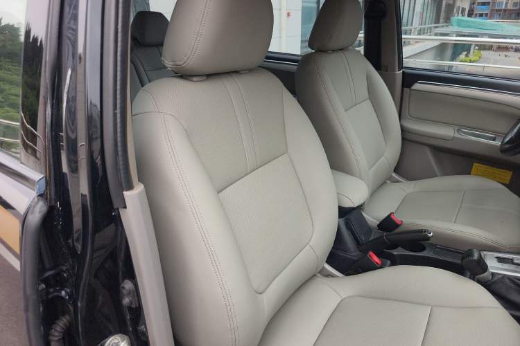 Used Mitsubishi Pajero Sport 2013 3.0L Automatic 4x4 Executive Edition Right Front Seat