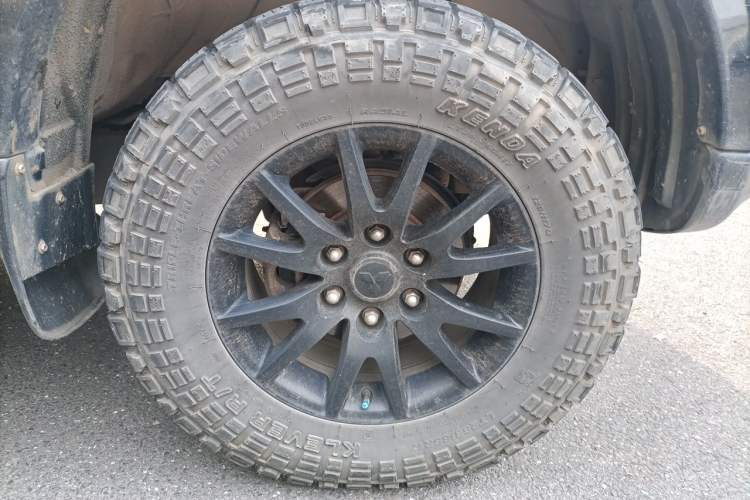 Used Mitsubishi Pajero Sport 2013 3.0L Automatic 4x4 Executive Edition Right Front Wheel Hub
