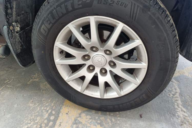 Used Mitsubishi Pajero Sport 2013 2.4L Manual Two-Wheel Drive Comfort Edition Right Front Wheel Hub