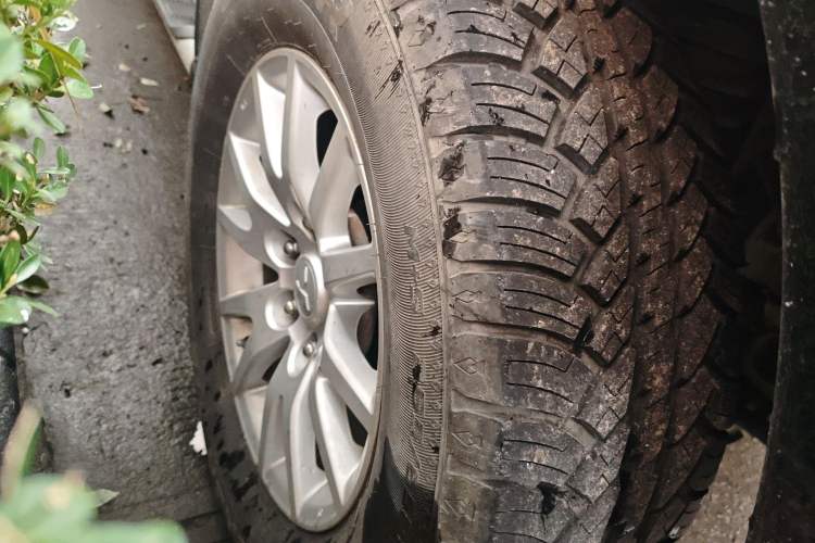Used Mitsubishi Pajero Sport 2013 3.0L Automatic 4x4 Executive Edition Right Front Wheel Hub