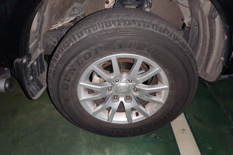 Used Mitsubishi Pajero Sport 2013 3.0L Automatic 4x4 Executive Edition Right Front Wheel Hub