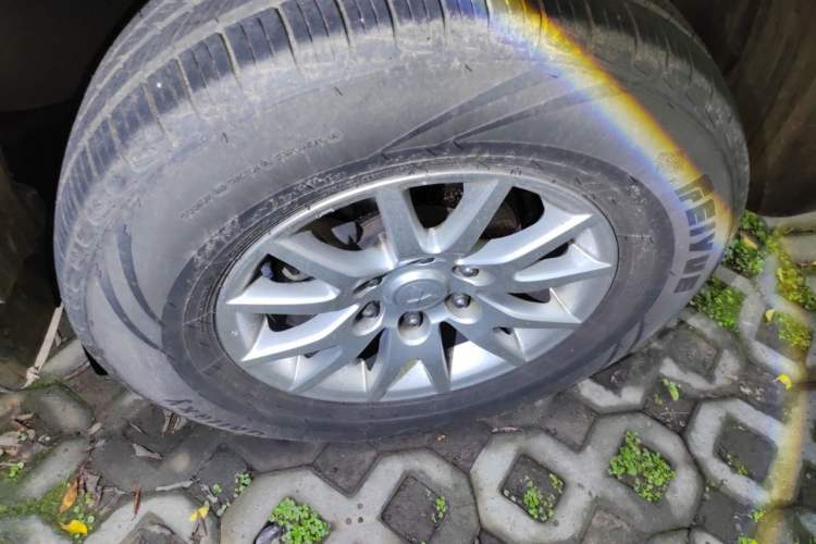 Used Mitsubishi Pajero Sport 2013 3.0L Automatic 4x4 Executive Edition Right Front Wheel Hub