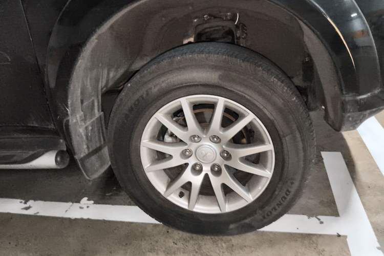 Used Mitsubishi Pajero Sport 2013 3.0L Automatic Two-Wheel Drive Luxury Edition Right Front Wheel Hub
