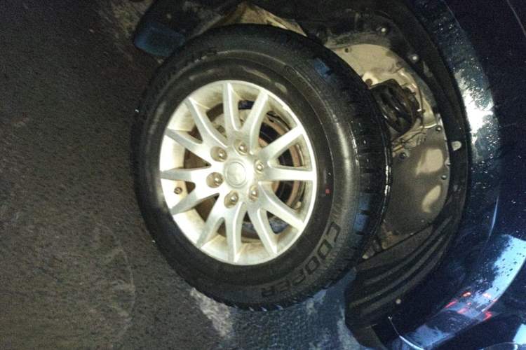 Used Mitsubishi Pajero Sport 2013 3.0L Automatic Two-Wheel Drive Luxury Edition Right Front Wheel Hub