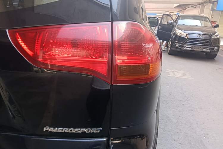 Used Mitsubishi Pajero Sport 2013 3.0L Automatic 4x4 Executive Edition Right Rear Taillight