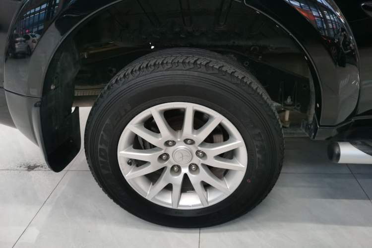 Used Mitsubishi Pajero Sport 2013 3.0L Automatic Two-Wheel Drive Luxury Edition Right Rear Wheel Hub