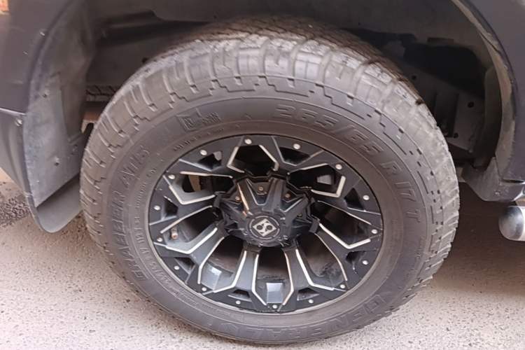 Used Mitsubishi Pajero Sport 2013 3.0L Automatic 4x4 Executive Edition Right Rear Wheel Hub
