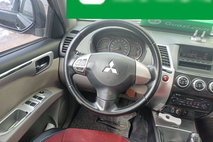 Used Mitsubishi Pajero Sport 2013 2.4L Manual Two-Wheel Drive Comfort Edition Steering Wheel