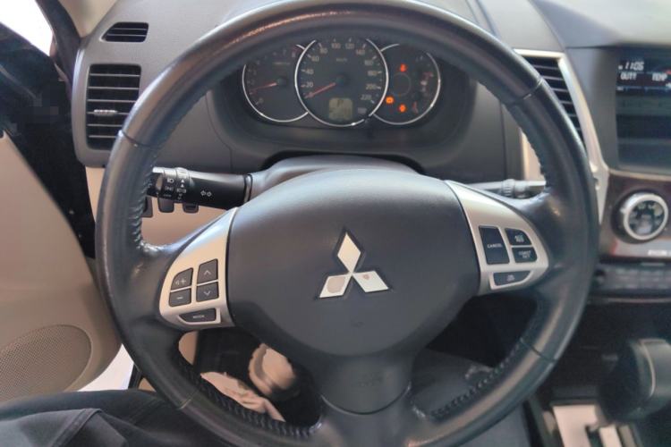 Used Mitsubishi Pajero Sport 2013 3.0L Automatic Two-Wheel Drive Luxury Edition Steering Wheel