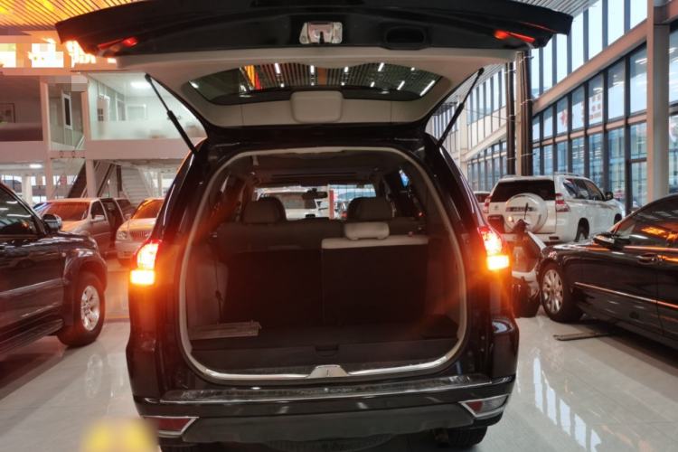 Used Mitsubishi Pajero Sport 2013 3.0L Automatic Two-Wheel Drive Luxury Edition Trunk