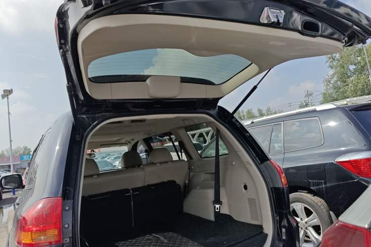 Used Mitsubishi Pajero Sport 2013 3.0L Automatic Two-Wheel Drive Luxury Edition Trunk