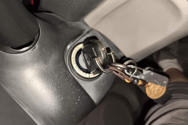 Used Mitsubishi Pajero Sport 2013 3.0L Automatic 4x4 Executive Edition Vehicle Key