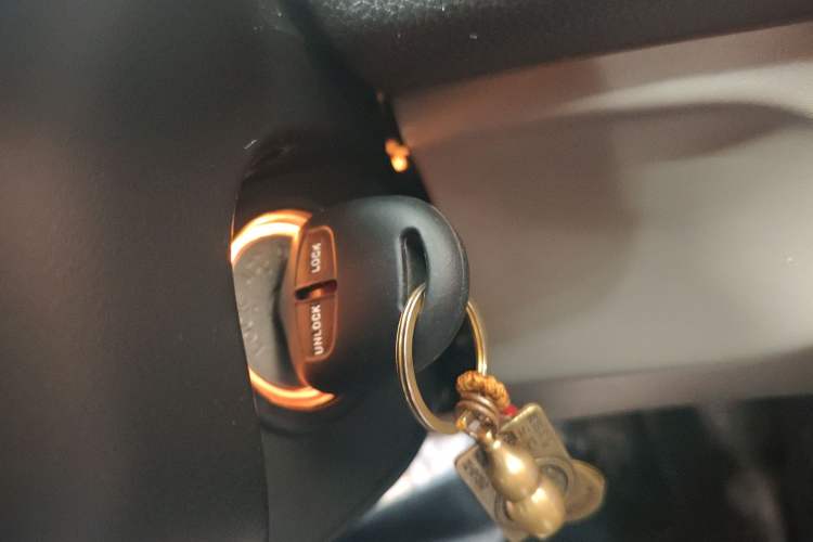 Used Mitsubishi Pajero Sport 2013 3.0L Automatic 4x4 Executive Edition Vehicle Key
