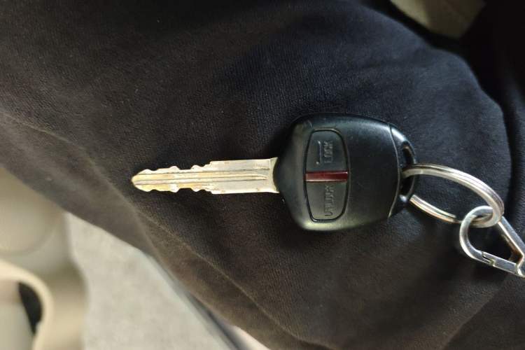 Used Mitsubishi Pajero Sport 2013 3.0L Automatic 4x4 Flagship Edition Vehicle Key