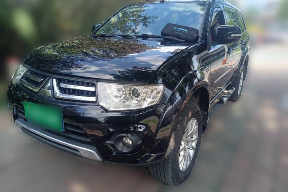 Mitsubishi Pajero Sport 2013