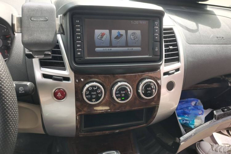 Used Mitsubishi Pajero Sport 2013 3.0L Automatic 4x4 Flagship Edition Audio And AC Panel
