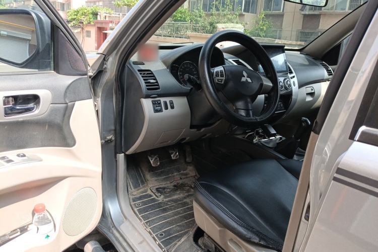 Used Mitsubishi Pajero Sport 2013 2.4L Manual Two-Wheel Drive Comfort Edition Driver Seat