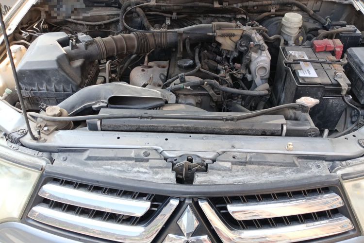 Used Mitsubishi Pajero Sport 2013 2.4L Manual Two-Wheel Drive Comfort Edition Engine Bay