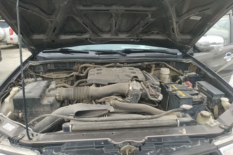Used Mitsubishi Pajero Sport 2013 3.0L Automatic 4x4 Executive Edition Engine Bay