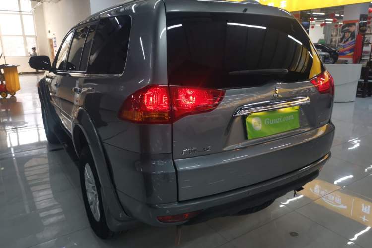 Used Mitsubishi Pajero Sport 2013 3.0L Automatic 4x4 Flagship Edition Exterior 2