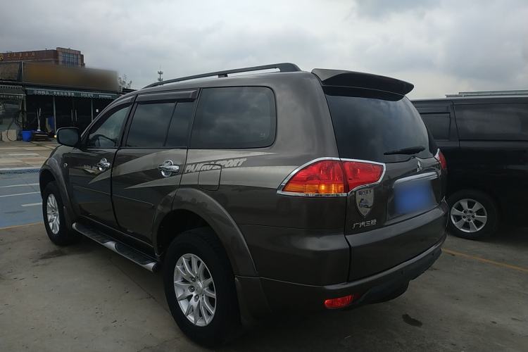 Used Mitsubishi Pajero Sport 2013 3.0L Automatic 4x4 Executive Edition Exterior 2