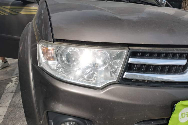 Used Mitsubishi Pajero Sport 2013 3.0L Automatic 4x4 Flagship Edition Exterior 6