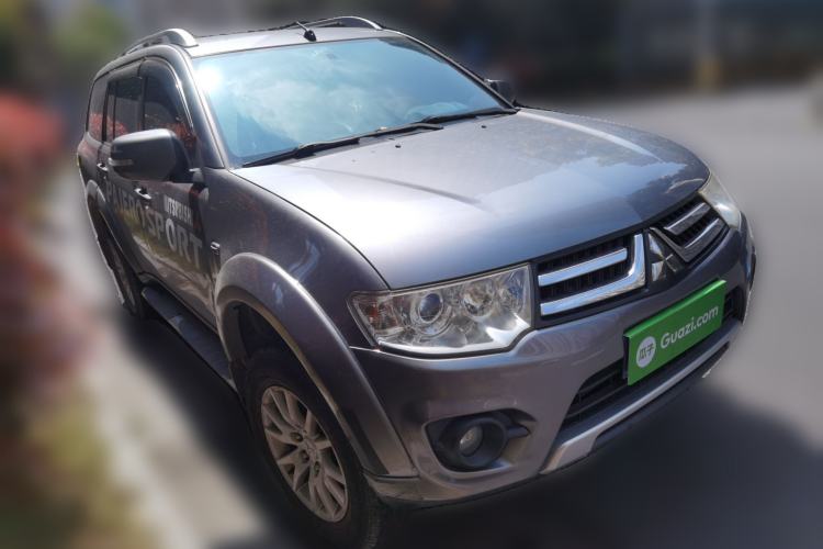 Used Mitsubishi Pajero Sport 2013 2.4L Manual Two-Wheel Drive Comfort Edition Front Right 45 Deg