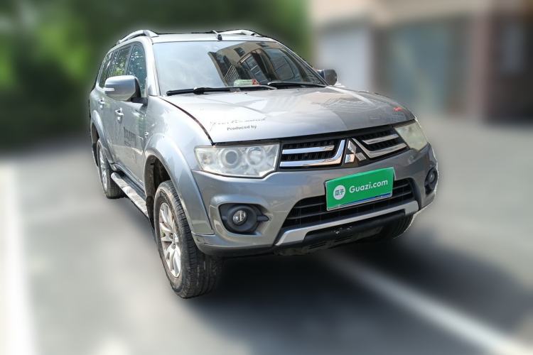 Used Mitsubishi Pajero Sport 2013 2.4L Manual Two-Wheel Drive Comfort Edition Front Right 45 Deg