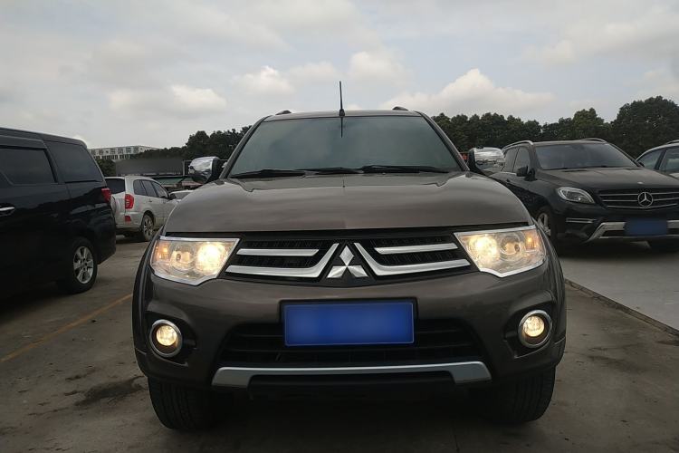 Used Mitsubishi Pajero Sport 2013 3.0L Automatic 4x4 Executive Edition Front
