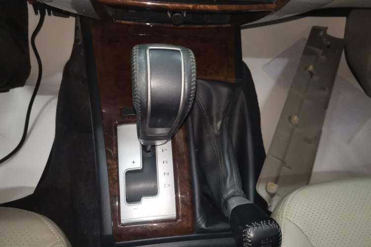 Used Mitsubishi Pajero Sport 2013 3.0L Automatic 4x4 Flagship Edition Gear Lever