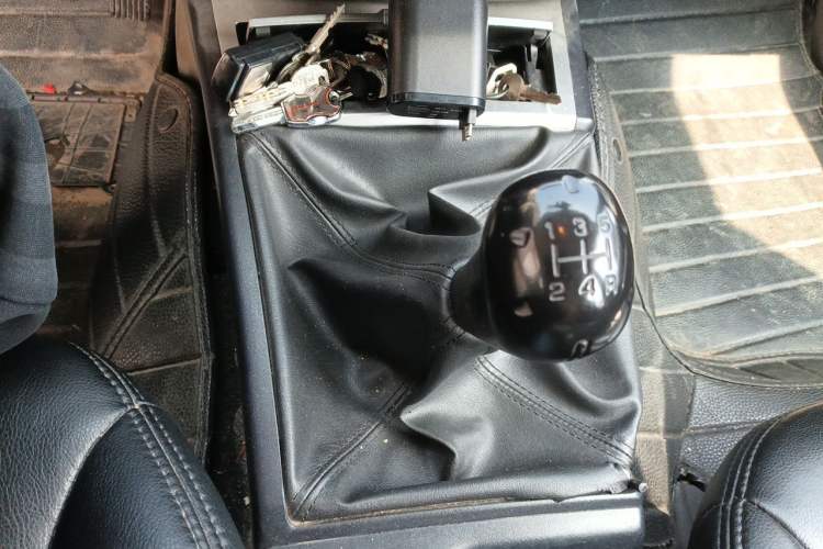 Used Mitsubishi Pajero Sport 2013 2.4L Manual Two-Wheel Drive Comfort Edition Gear Lever