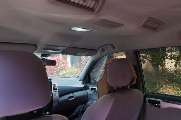 Used Mitsubishi Pajero Sport 2013 2.4L Manual Two-Wheel Drive Comfort Edition Headliner
