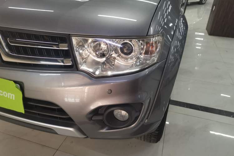 Used Mitsubishi Pajero Sport 2013 3.0L Automatic 4x4 Flagship Edition Left Front Headlight
