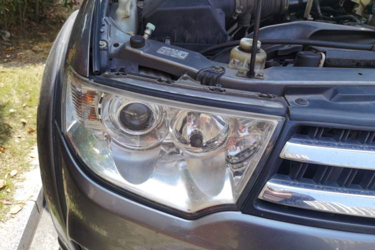Used Mitsubishi Pajero Sport 2013 2.4L Manual Two-Wheel Drive Comfort Edition Right Front Headlight