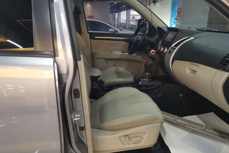 Used Mitsubishi Pajero Sport 2013 3.0L Automatic 4x4 Flagship Edition Right Front Seat