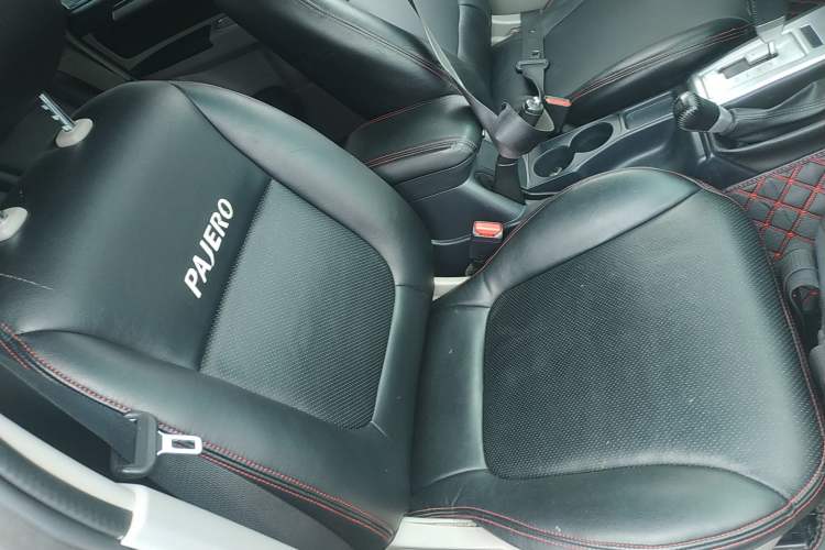 Used Mitsubishi Pajero Sport 2013 3.0L Automatic 4x4 Executive Edition Right Front Seat