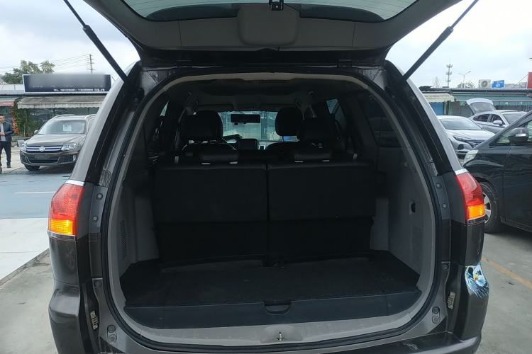 Used Mitsubishi Pajero Sport 2013 3.0L Automatic 4x4 Executive Edition Trunk