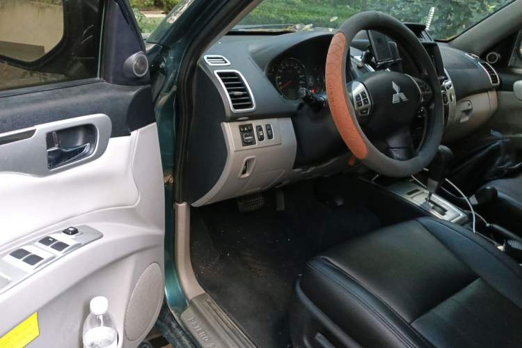 Used Mitsubishi Pajero Sport 2013 3.0L Automatic 4x4 Executive Edition Driver Seat