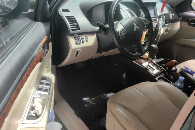 Used Mitsubishi Pajero Sport 2013 3.0L Automatic 4x4 Flagship Edition Driver Seat