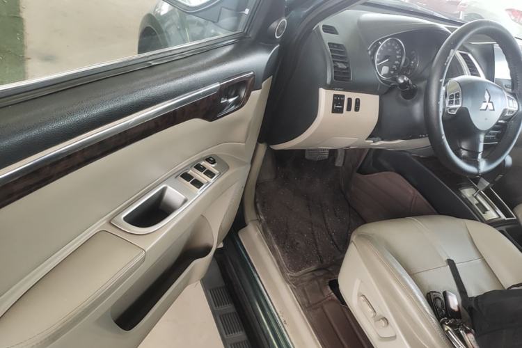 Used Mitsubishi Pajero Sport 2013 3.0L Automatic Two-Wheel Drive Luxury Edition Driver Seat