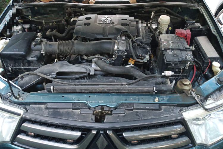 Used Mitsubishi Pajero Sport 2013 3.0L Automatic 4x4 Executive Edition Engine Bay