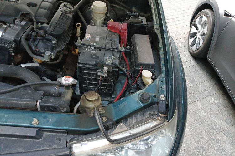 Used Mitsubishi Pajero Sport 2013 3.0L Automatic 4x4 Executive Edition Engine Bay Left