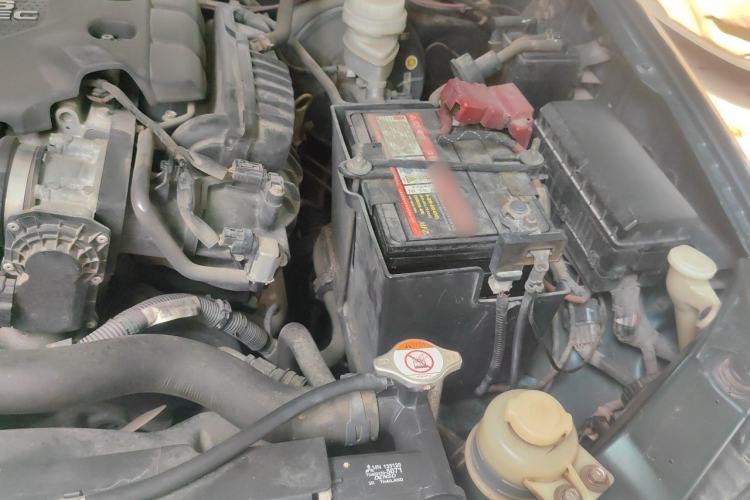 Used Mitsubishi Pajero Sport 2013 3.0L Automatic 4x4 Flagship Edition Engine Bay Left