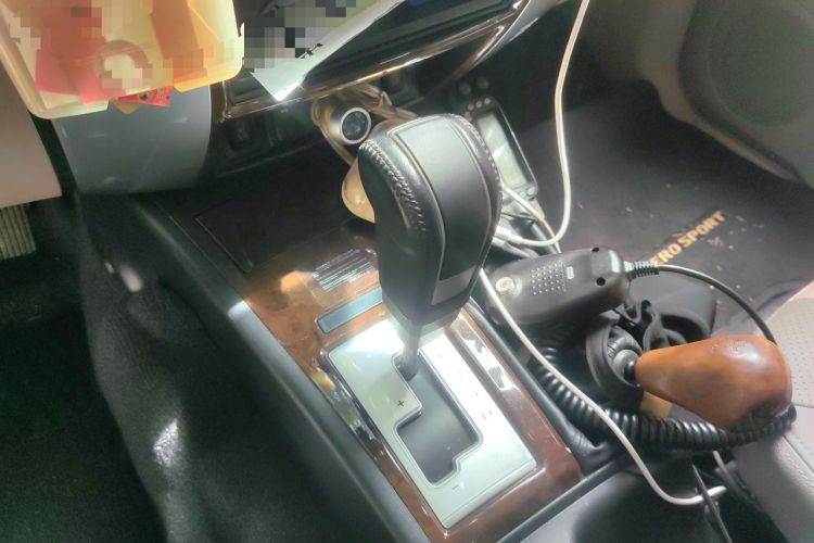 Used Mitsubishi Pajero Sport 2013 3.0L Automatic 4x4 Flagship Edition Gear Lever