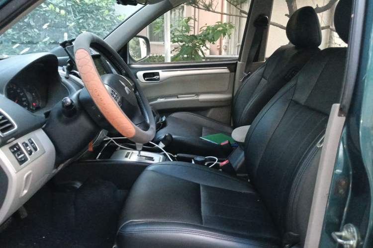 Used Mitsubishi Pajero Sport 2013 3.0L Automatic 4x4 Executive Edition Left Front Seat